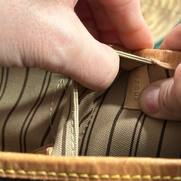 Louis Vuitton Neverfull MM (Purse and dust cover only). - Picture 2 of 6